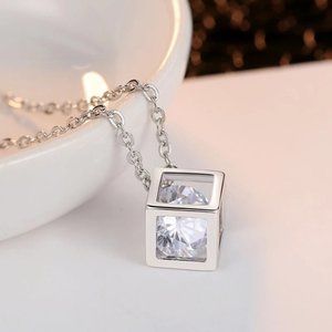 🎉 New Crystal Silver Plated Cube chain necklace